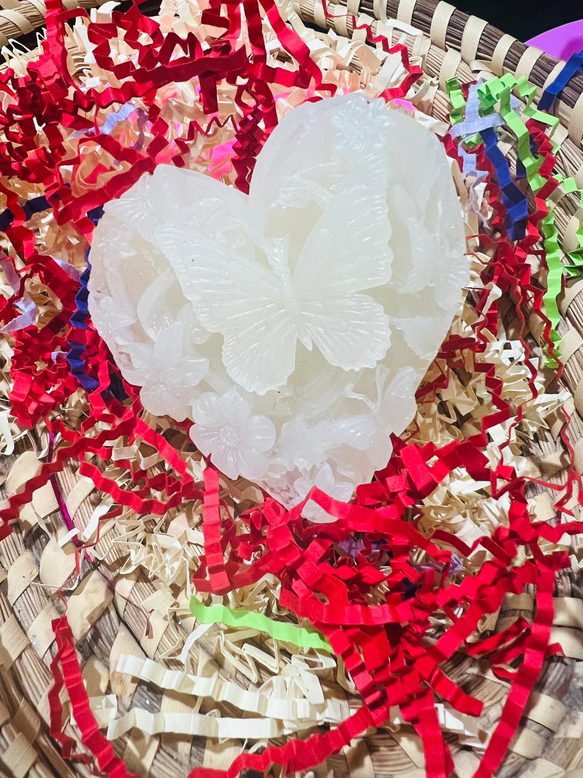 Jabón corazón con mariposa