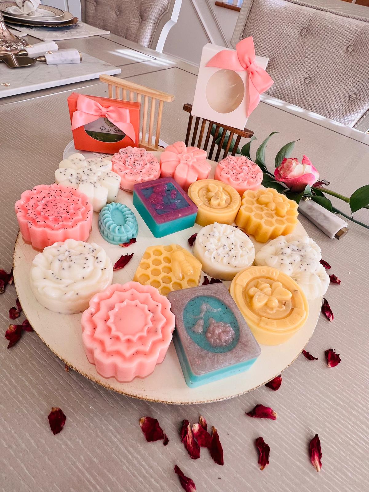 Coconut and chia Rosa mosqueta and poppy seeds Goat milk, honey and oat